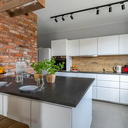 160m2, 500m Od Starowki Apartment