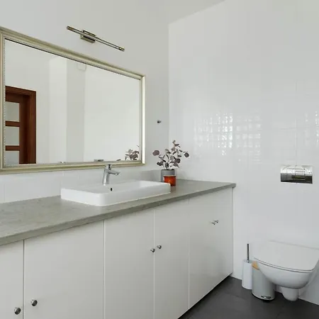 160m2, 500m Od Starowki Apartment
